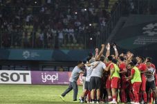 Lawan UEA, Luis Milla...