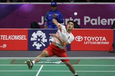 Chen Long Kalahkan Jonatan,...