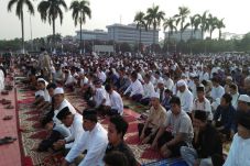 Panglima TNI Shalat...