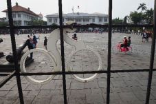 Manjakan Turis, Jaringan...