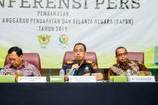 Penerimaan Bea Cukai...
