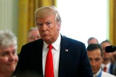 Trump Minta Pompeo Selidiki...