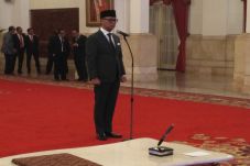 Agus Gumiwang Dilantik...