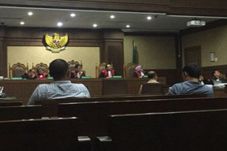Dalam Sidang, Syafruddin...
