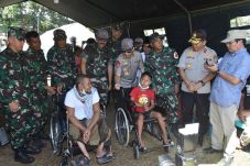 TNI Kirim 100 Tenda,...