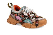 Sneakers Berhias Batu...