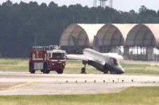 Jet Tempur F-35 AS Mendarat...