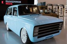 Kalashnikov Buat Mobil...