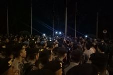 Paskhas dan Polisi Bubarkan...
