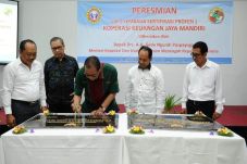 Menteri Puspayoga Resmikan...
