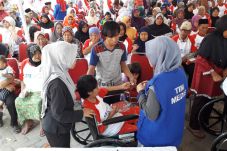 AP II Bagikan Puluhan...