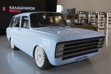 Kalashnikov Hadirkan...