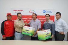 Sharp Indonesia Salurkan...