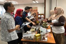 GarudaFood Dorong Para...
