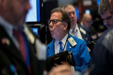 Wall Street Melompat...