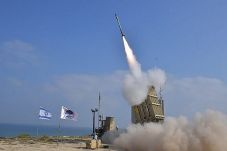 Israel Bikin Rudal yang...