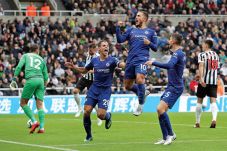 Diasuh Maurizio Sarri,...