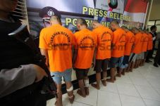 Tengah Beraksi, Polisi...