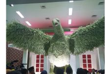 Garuda Raksasa Buatan...