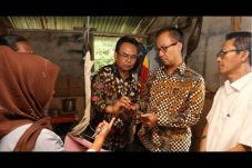 Mensos Blusukan ke Kampung...