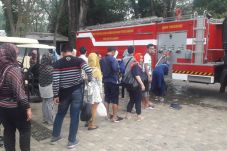 Toilet GBK Ditutup,...