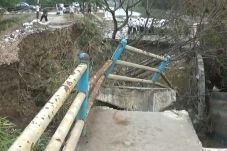 Jembatan Penghubung...