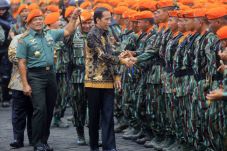 Jokowi Lepas Pasukan...