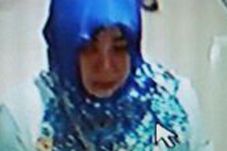 Polisi Buru Wanita Pencuri...