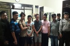 Nongkrong di Kafe, 5...