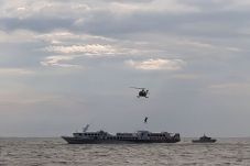 TNI AL Evakuasi Korban...