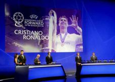 Mengapa Ronaldo Absen...