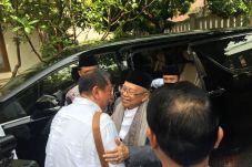 Jokowi-Maruf Amin Berbagi...