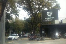Perkelahian di Kafe...