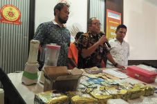 Ekstasi Dikemas dalam...
