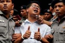 Ungkap Pembantaian 10...