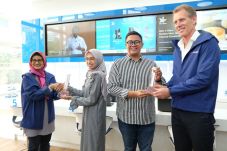 XL Axiata Beri Pelanggan...