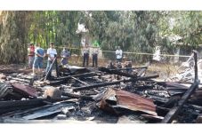 Rumah Panggung Terbakar,...