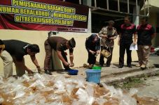 Ribuan Paket Miras Oplosan...
