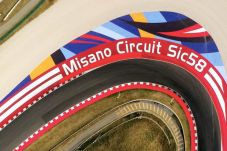 Balapan di Misano, Momentum...