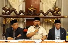 Sindir Timses Jokowi,...