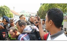2 Pria Bersenpi Ditangkap...