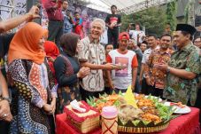 Syukuran Ganjar-Yasin,...