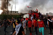Demonstran Irak Serbu...