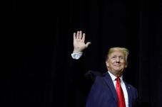 Trump Stop Bantuan Rp370...