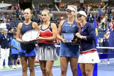 Barty/Vandeweghe Menangkan...