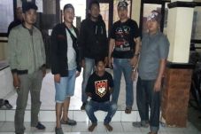 Siram Orang Tidur, Pria...