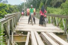 Jembatan Penghubung...