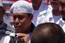Dituding Hina NU, Gus...