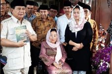 Prabowo Dihadiahi Dua...