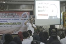 Mahasiswa Luar Daerah...